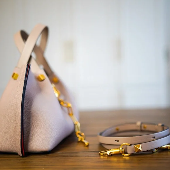 Valentino Garavani VLogo Tote Leather Small - Picture 12 of 16